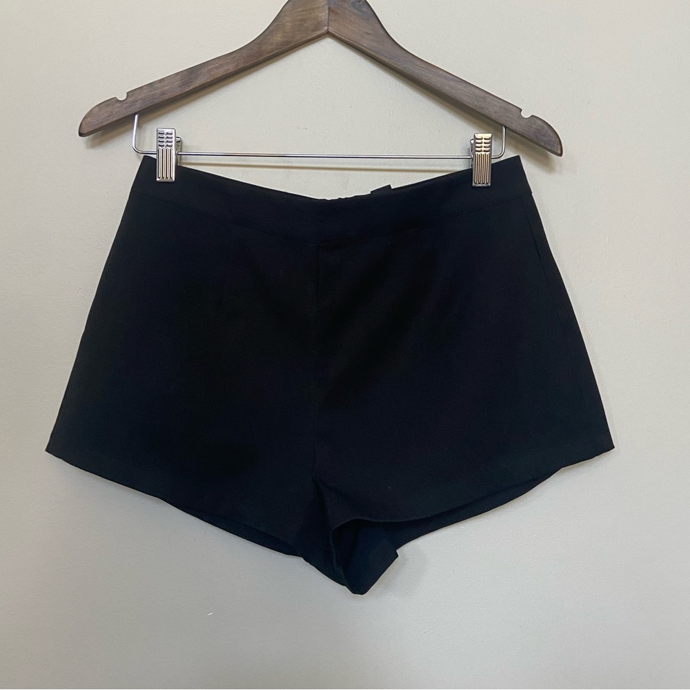 🔸 Forever 21 🔸 black dress shorts